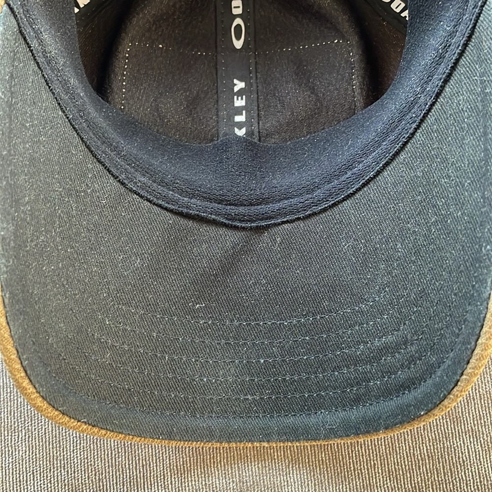 Oakley Hat (NWOT) - Picture 10 of 16